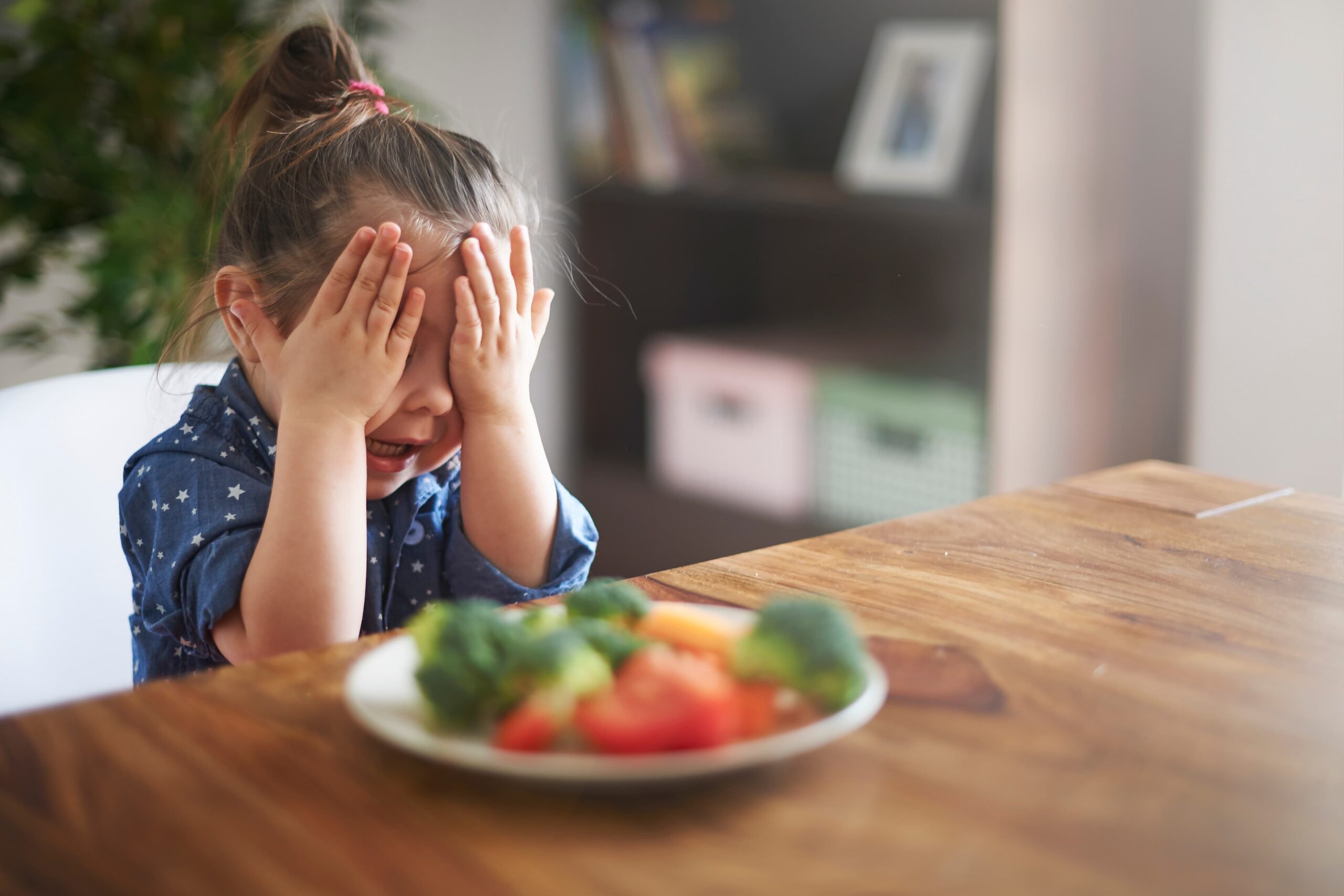 little girl doesn t want eat vegetables 1 scaled